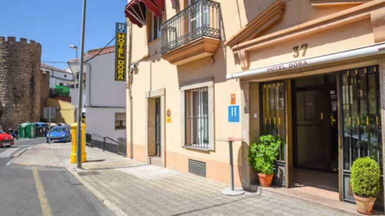 hotel dora plasencia 1 1 768x432